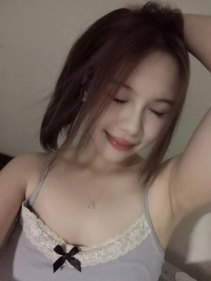 Mua giúp đồ ăn trưa, đụ luôn cô đồng nghiệp
